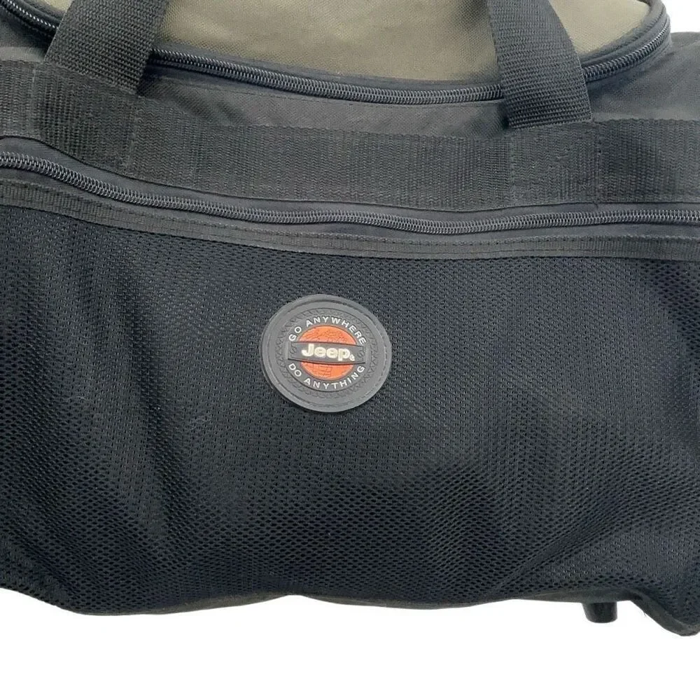 Jeep travel equipment duffel bag, two side pockets, and a large middle pocket vi